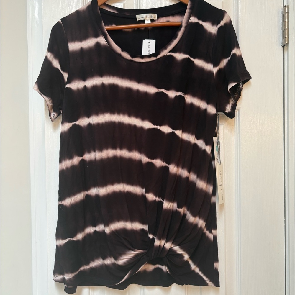 Nine Britton Black and White Short Sleeve Tee